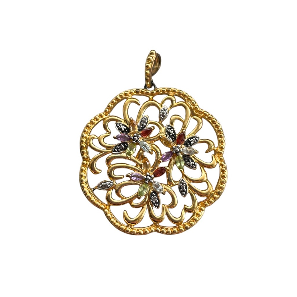 • Flower Gem Pendant •
